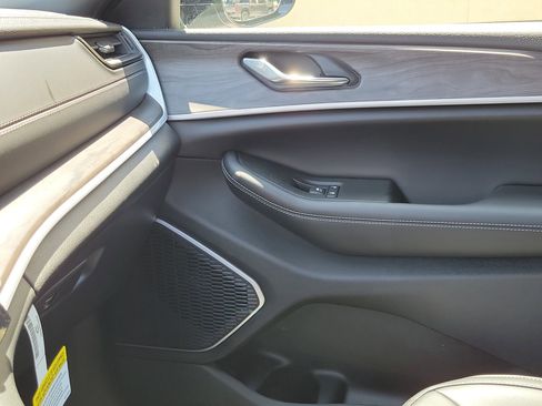 New 2026 Jeep Grand Cherokee Limited RWD image 21