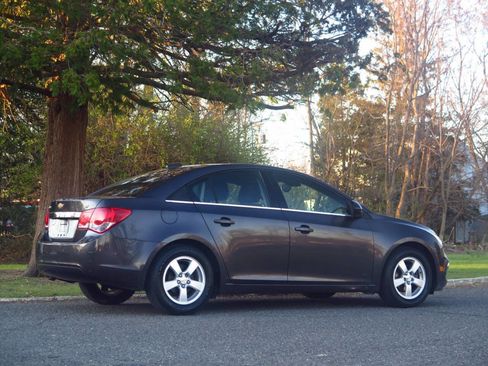 Used 2015 Chevrolet Cruze LT w/ Sun And Sound Package FWD image 4