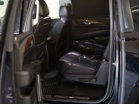 Used 2019 Cadillac Escalade ESV Luxury image 27