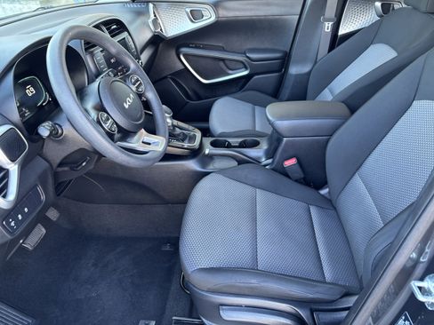 Used 2025 Kia Soul LX w/ LX Technology Package FWD image 12