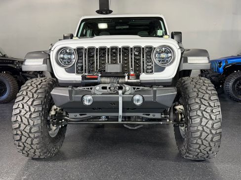 Used 2025 Jeep Wrangler Unlimited Rubicon image 3