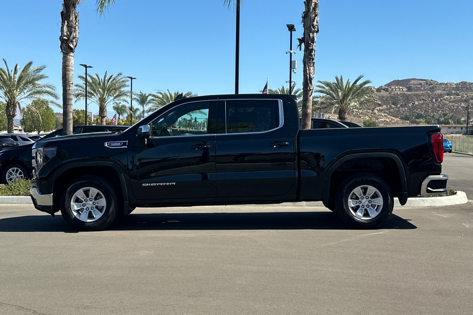 Used 2024 GMC Sierra 1500 SLE RWD image 7