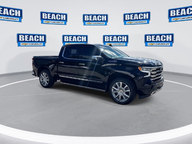 Used 2022 Chevrolet Silverado 1500 High Country w/ High Country Premium Package AWD/4WD image 2