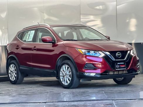 Used 2021 Nissan Rogue Sport SV FWD image 1