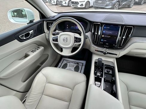 Used 2023 Volvo XC60 B5 Plus image 9
