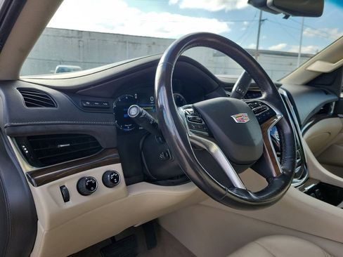 Used 2019 Cadillac Escalade Luxury image 26