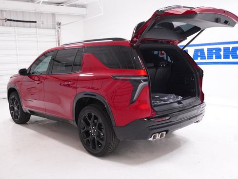 New 2026 Chevrolet Traverse RS w/ LPO, Floor Liner Package FWD image 10