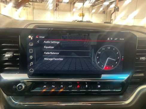 Used 2024 GMC Sierra 1500 SLT w/ SLT Convenience Package AWD/4WD image 16