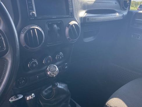 Used 2018 Jeep Wrangler Sport AWD/4WD image 15
