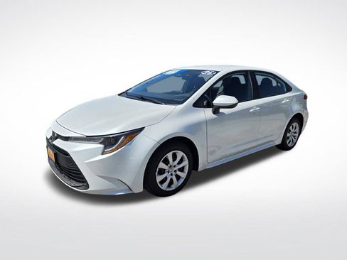 Used 2025 Toyota Corolla LE FWD image 8
