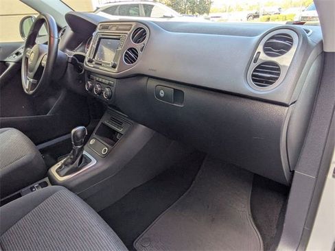 Used 2018 Volkswagen Tiguan Limited w/ Premium Package image 28