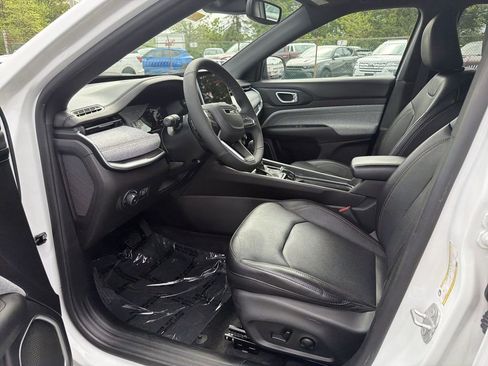 Used 2023 Jeep Compass Latitude AWD/4WD image 11