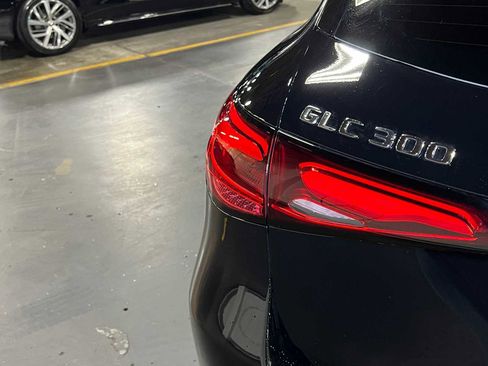 Used 2025 Mercedes-Benz GLC 300 4MATIC image 15