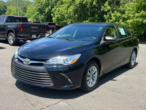 Used 2016 Toyota Camry LE FWD image 3