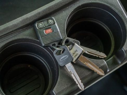 Used 2014 Ford E-350 and Econoline 350 XLT image 39