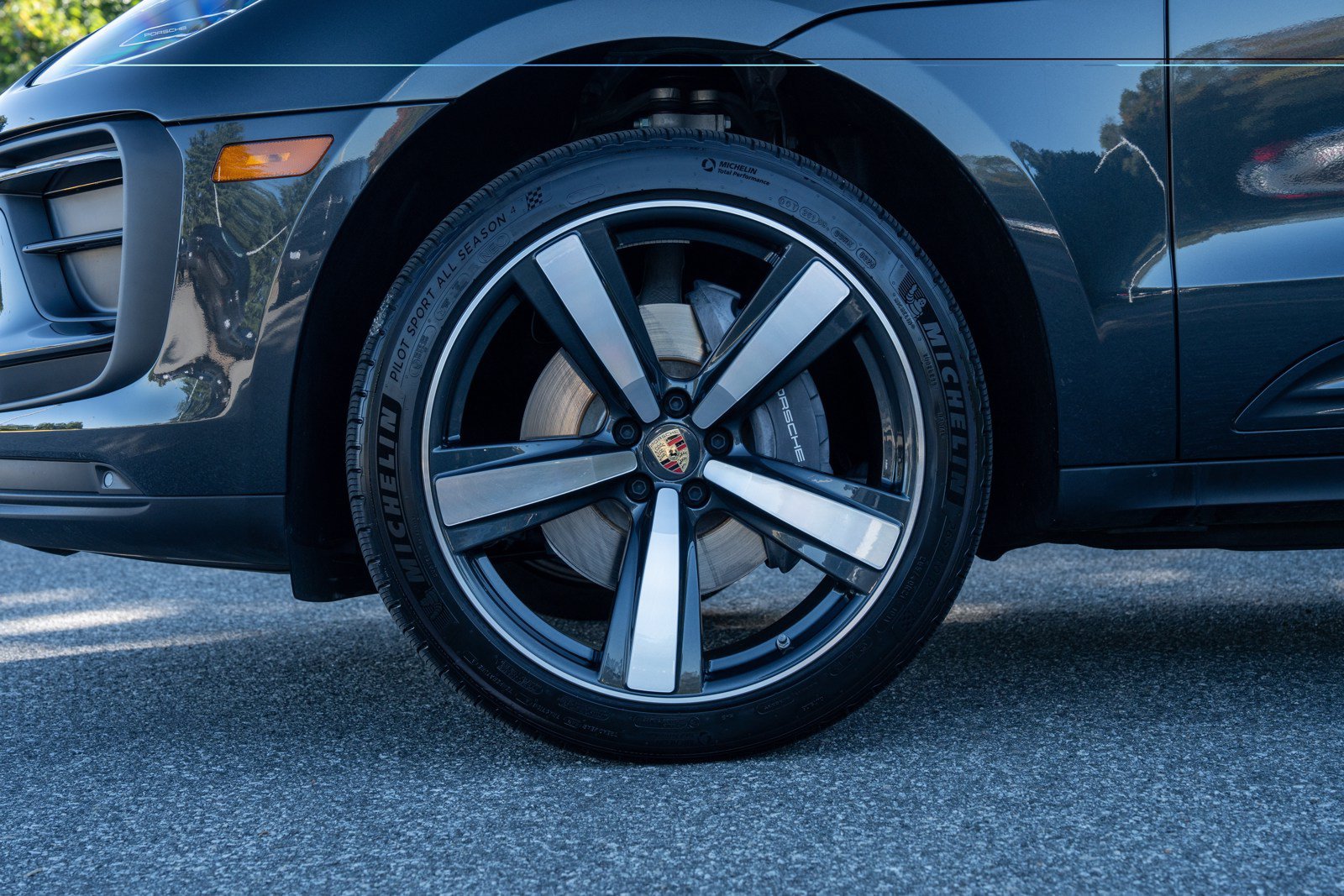 Certified 2026 Porsche Macan AWD/4WD image 11