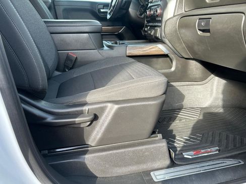 Used 2022 Chevrolet Silverado 1500 LT Trail Boss w/ Convenience Package II image 16