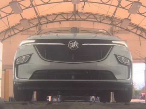 Used 2023 Buick Enclave Essence w/ Sport Touring Edition FWD image 3