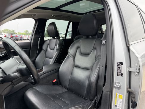 Used 2017 Volvo XC90 T6 Momentum w/ Vision Package AWD/4WD image 8