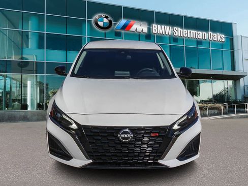 Used 2023 Nissan Altima 2.5 SR image 2