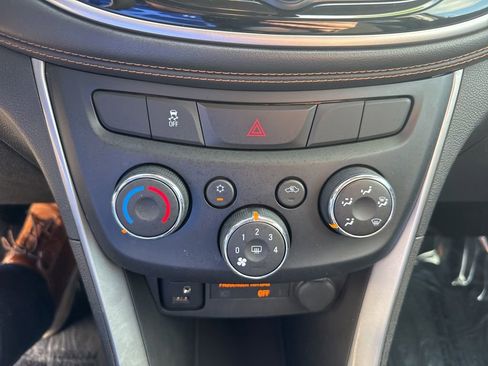 Used 2017 Chevrolet Trax LT w/ Driver Confidence Package AWD/4WD image 16