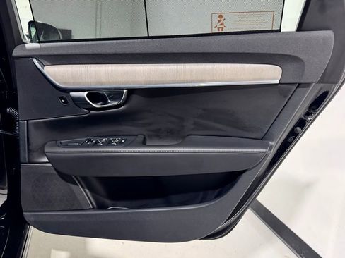 Used 2023 Volvo S90 B6 Plus image 27