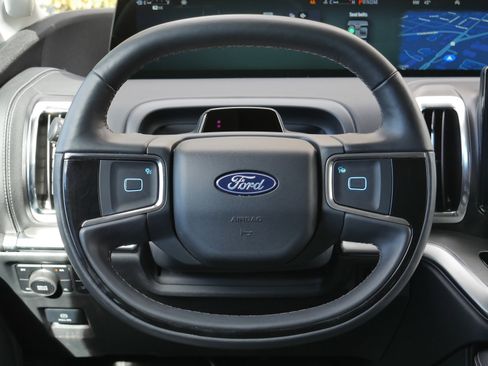 Certified 2025 Ford Expedition Max Platinum image 7