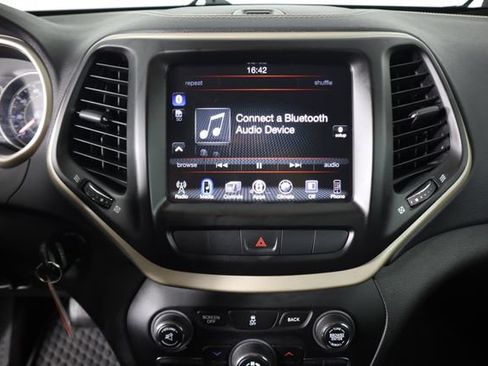 Used 2014 Jeep Cherokee Latitude w/ Cold Weather Group AWD/4WD image 41