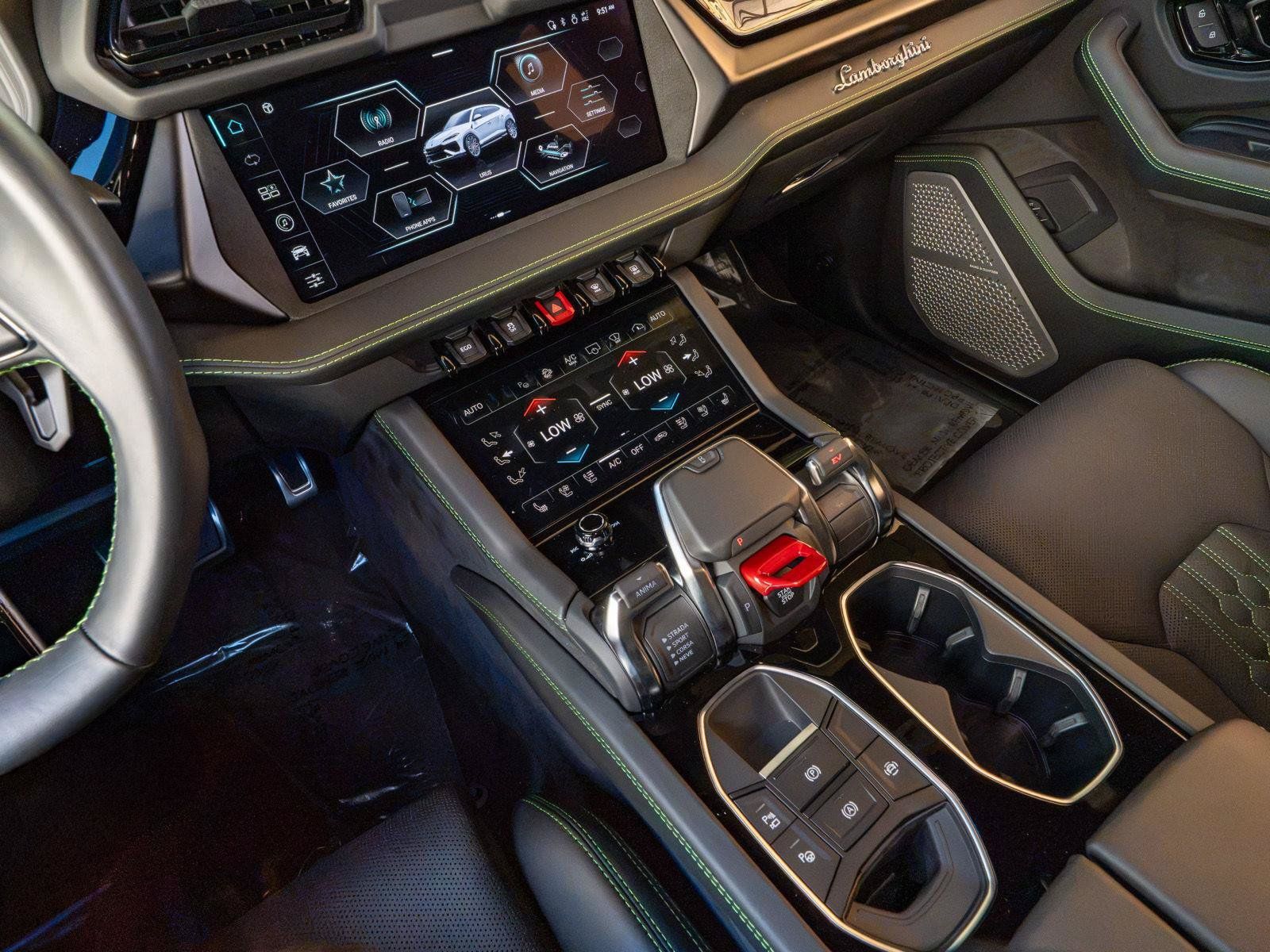 Used 2025 Lamborghini Urus Performante AWD/4WD image 21