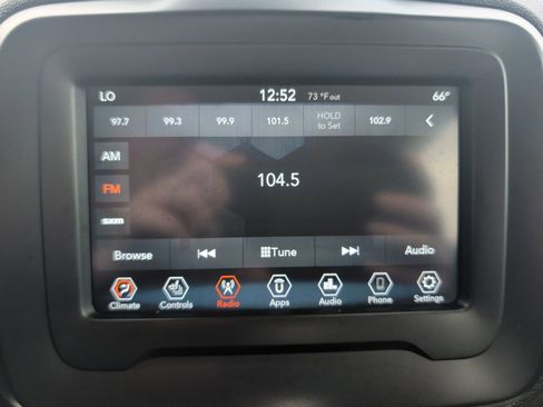 Used 2019 Jeep Renegade Latitude w/ Cold Weather Group AWD/4WD image 12