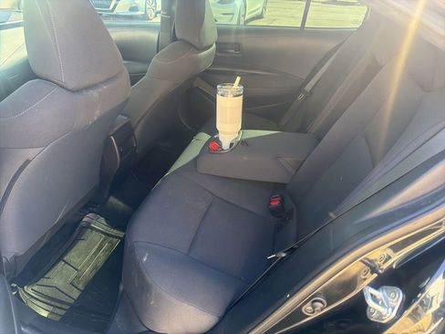 Used 2022 Toyota Corolla LE image 9