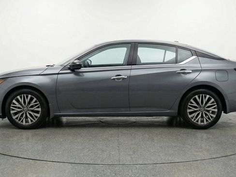 Used 2025 Nissan Altima 2.5 SV FWD image 5