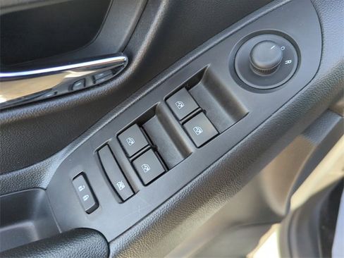 Used 2022 Chevrolet Trax LT w/ Sport Edition image 23