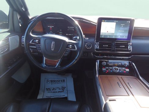 Used 2019 Lincoln Navigator Reserve image 11