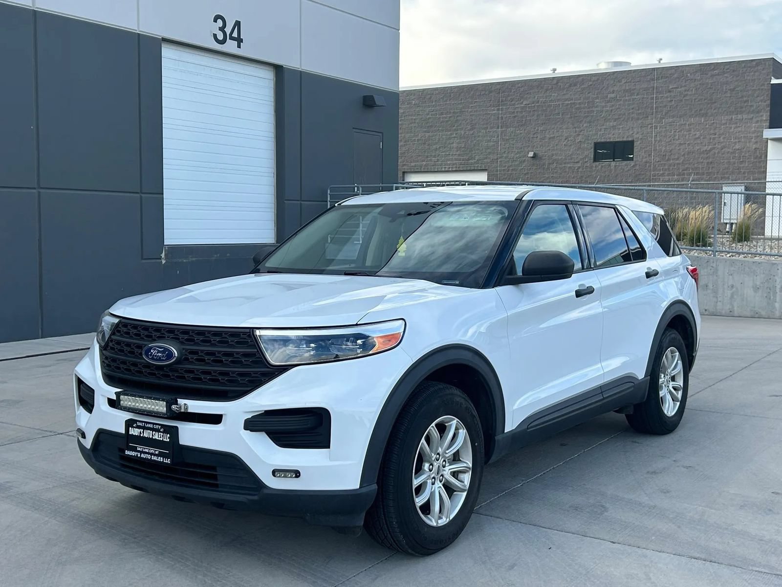 Used 2021 Ford Explorer 4WD w/ Class III Trailer Tow Package image 1