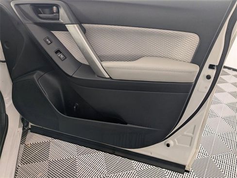 Used 2018 Subaru Forester 2.5i Premium w/ All-Weather Package image 30