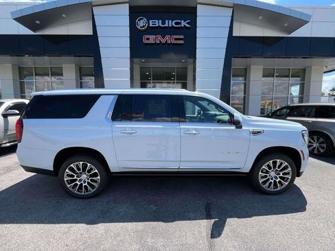 New 2026 GMC Yukon XL Denali w/ Denali Reserve Package AWD/4WD image 2