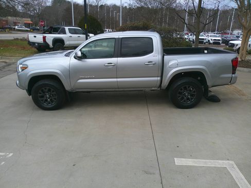 Used 2023 Toyota Tacoma SR5 w/ Technology Package image 8