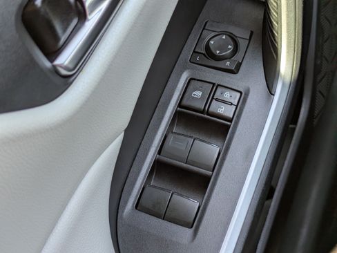 Used 2021 Toyota RAV4 XLE w/ Convenience Package FWD image 23
