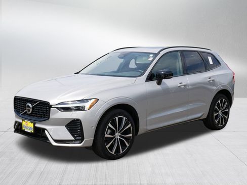 Used 2025 Volvo XC60 B5 Plus AWD/4WD image 3