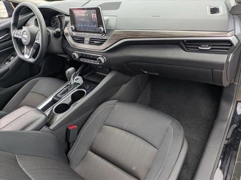Used 2024 Nissan Altima 2.5 SV image 16