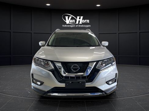 Used 2017 Nissan Rogue SV FWD image 2