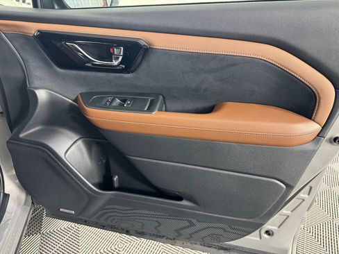 Used 2025 Subaru Forester Touring image 34