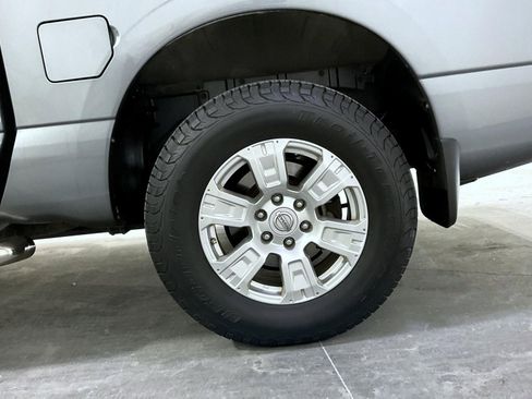 Used 2018 Nissan Titan SV w/ SV Convenience Package image 23