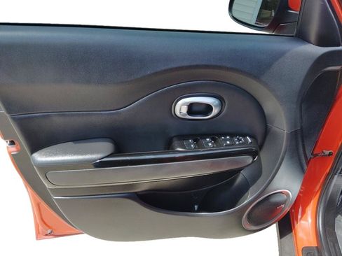 Used 2014 Kia Soul ! w/ Sun & Sound Package FWD image 12