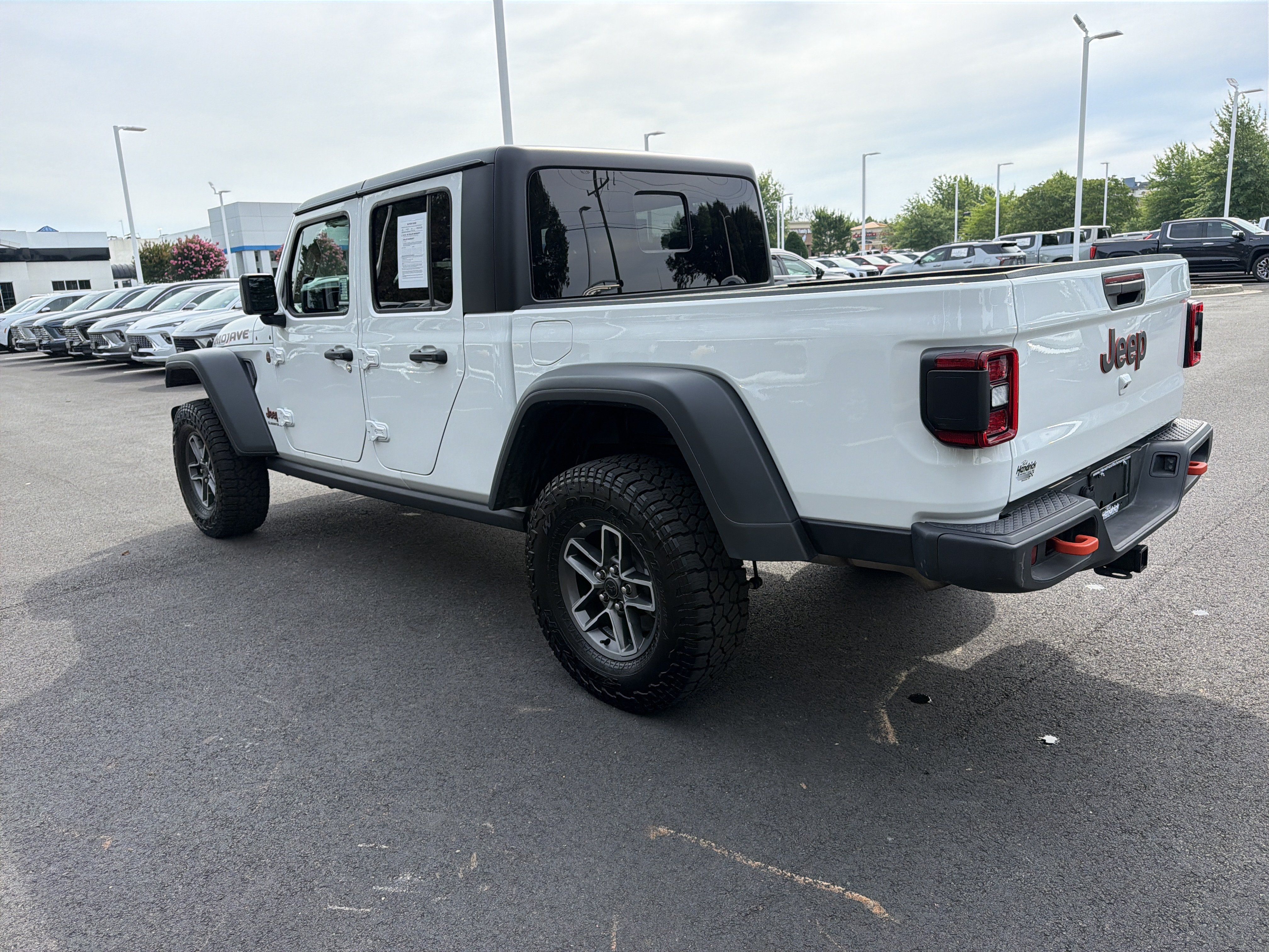 Used 2026 Jeep Gladiator Mojave AWD/4WD image 8