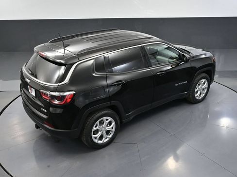 Used 2024 Jeep Compass Latitude w/ Convenience Group AWD/4WD image 57