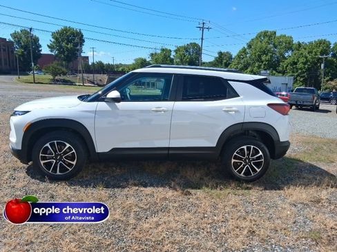 Used 2025 Chevrolet TrailBlazer LT AWD/4WD image 3