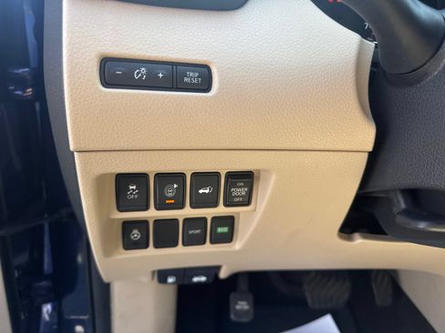Used 2017 Nissan Rogue SL w/ SL Premium Package FWD image 25