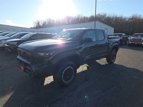 Used 2024 Toyota Tacoma TRD Sport image 4